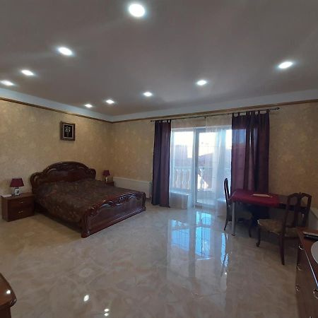 Аппартаменты С Балконом Apartment Odessa Exterior photo
