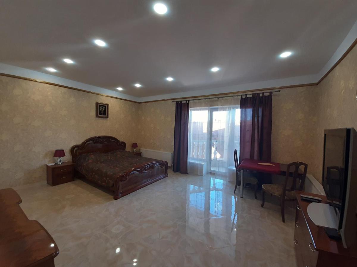 Аппартаменты С Балконом Apartment Odessa Exterior photo